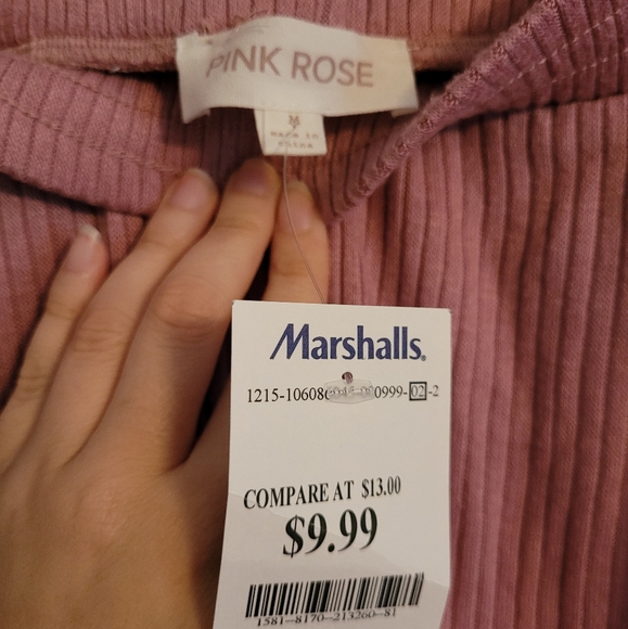 Pink shorts with pockets - Picture 3 of 3